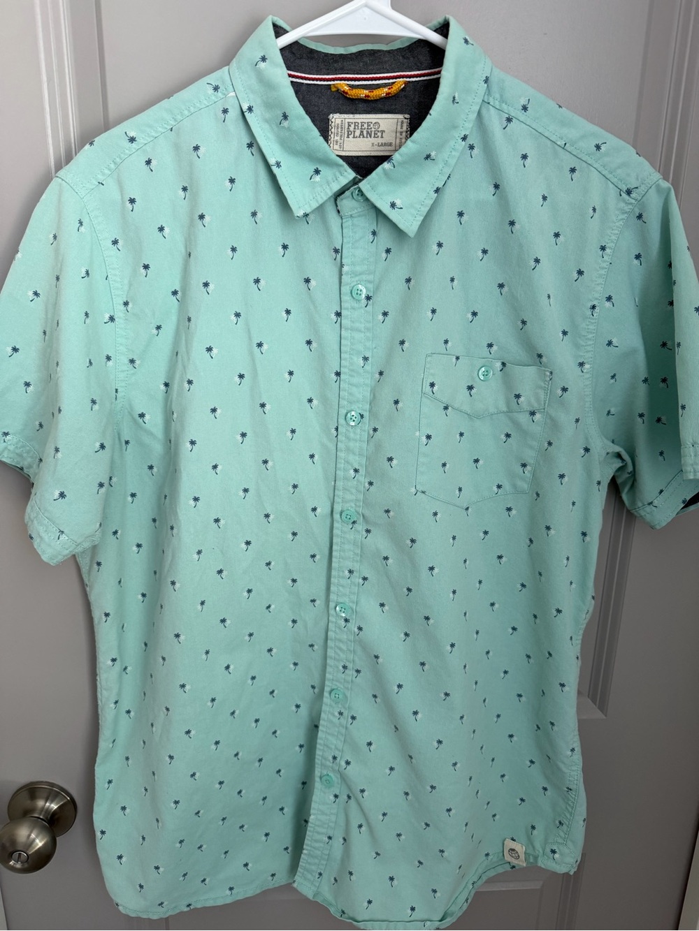Free Planet Mint Green Short Sleeve Button-Down Shirt with Navy Palm Print XL